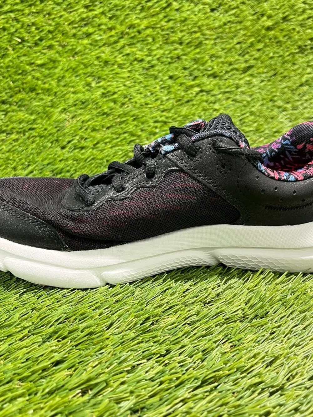 Under Armour Assert 10 Girls Size 6.5Y Black Pink Running Walking Shoes Sneakers